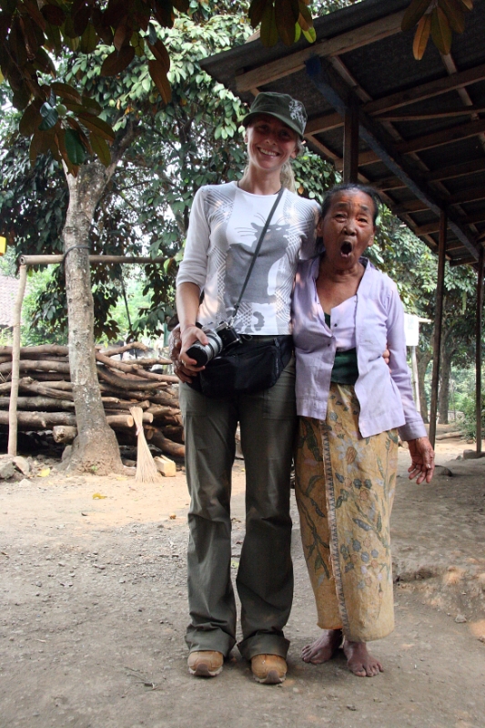 Anna-lisa and old coffee lady, Java Indonesia.jpg - Indonesia Java. Anna-lisa and old coffee lady